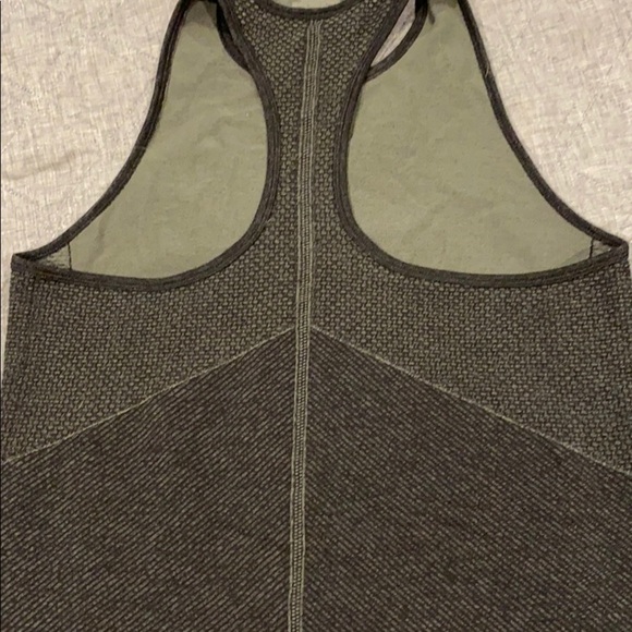 Athleta Fitted Workout Tank NWT - Picture 7 of 8